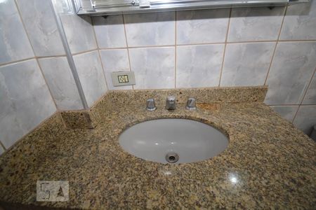 Apartamento para alugar com 62m², 3 quartos e sem vagaBanheiro