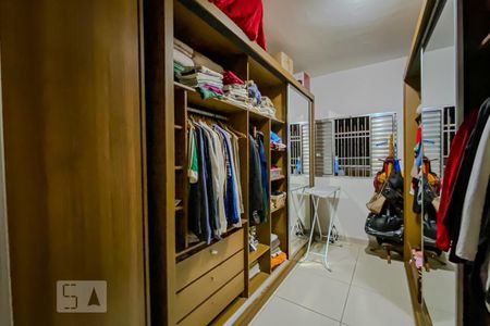 Casa à venda com 133m², 3 quartos e 2 vagasQuarto 2 - Armários