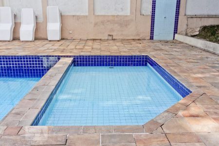 Apartamento à venda com 75m², 2 quartos e 1 vaga Apartamento à venda com 75m², 2 quartos e 1 vagaÁrea comum - Piscina