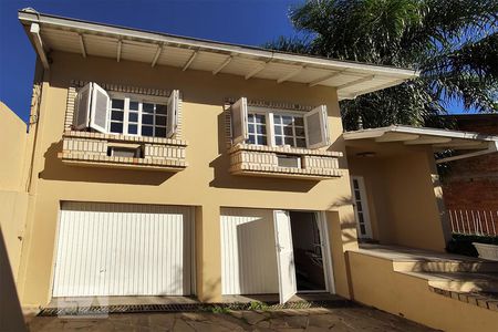 Casa à venda com 380m², 4 quartos e 3 vagasFachada