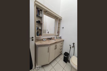 Casa à venda com 380m², 4 quartos e 3 vagasBanheiro da Suíte 2