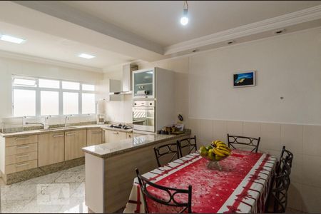 Casa à venda com 197m², 3 quartos e 2 vagasCozinha