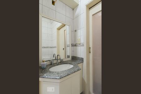 Casa à venda com 197m², 3 quartos e 2 vagasBanheiro