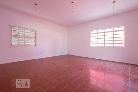 Casa à venda com 225m², 1 quarto e 2 vagas Casa à venda com 225m², 1 quarto e 2 vagasEdícula - Sala/Quarto