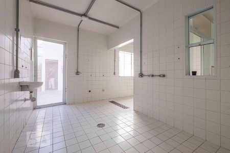 Casa à venda com 225m², 1 quarto e 2 vagas Casa à venda com 225m², 1 quarto e 2 vagasCozinha