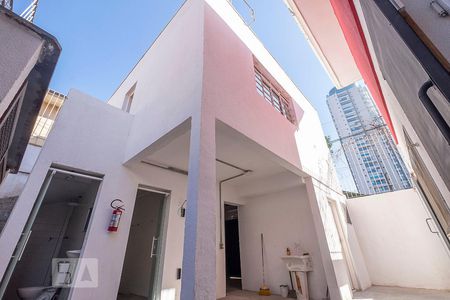 Casa à venda com 225m², 1 quarto e 2 vagas Casa à venda com 225m², 1 quarto e 2 vagasEdícula