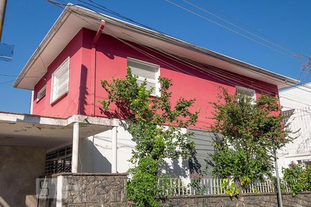 Casa à venda com 225m², 1 quarto e 2 vagas Casa à venda com 225m², 1 quarto e 2 vagasFachada