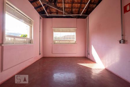 Casa à venda com 225m², 1 quarto e 2 vagas Casa à venda com 225m², 1 quarto e 2 vagasQuarto