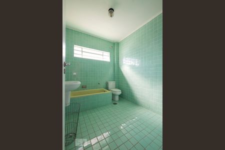 Casa à venda com 225m², 1 quarto e 2 vagas Casa à venda com 225m², 1 quarto e 2 vagasBanheiro