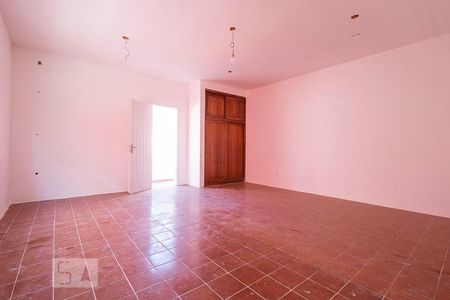 Casa à venda com 225m², 1 quarto e 2 vagas Casa à venda com 225m², 1 quarto e 2 vagasEdícula - Sala/Quarto