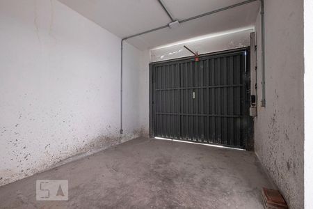 Casa à venda com 225m², 1 quarto e 2 vagas Casa à venda com 225m², 1 quarto e 2 vagasGaragem