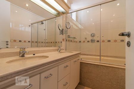 Apartamento à venda com 232m², 4 quartos e 3 vagasBanheiro da Suíte Master