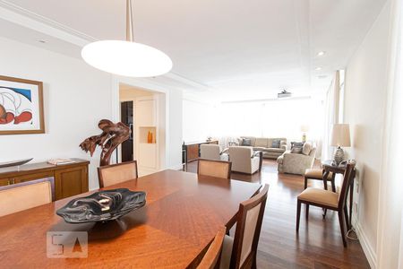 Apartamento à venda com 232m², 4 quartos e 3 vagasSala