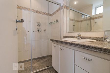 Apartamento à venda com 232m², 4 quartos e 3 vagasBanheiro da Suíte 2