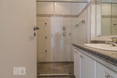 Apartamento à venda com 232m², 4 quartos e 3 vagasBanheiro da Suíte 2