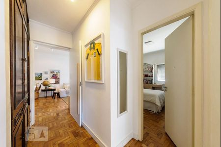 Corredor de apartamento à venda com 3 quartos, 120m² em Cambuí, Campinas