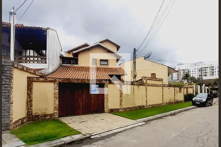 Casa de condomínio à venda com 364m², 3 quartos e 2 vagas Casa de condomínio à venda com 364m², 3 quartos e 2 vagasFachada