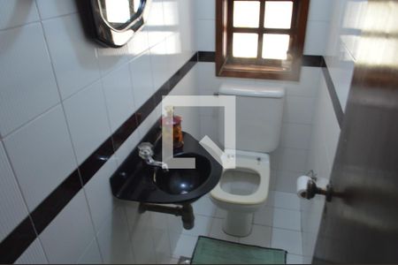 Casa de condomínio à venda com 364m², 3 quartos e 2 vagas Casa de condomínio à venda com 364m², 3 quartos e 2 vagasBanheiro Social