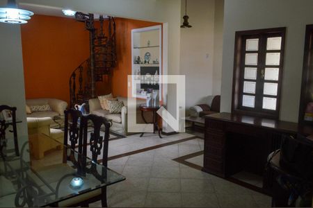 Sala de casa de condomínio à venda com 3 quartos, 364m² em Gardênia Azul, Rio de Janeiro