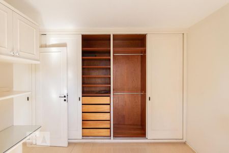 Apartamento à venda com 45m², 1 quarto e 1 vagaQuarto