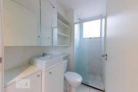 Banheiro de apartamento à venda com 2 quartos, 42m² em Cavalhada, Porto Alegre