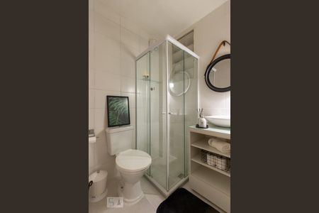 Banheiro de kitnet/studio para alugar com 1 quarto, 45m² em Centro, Rio de Janeiro