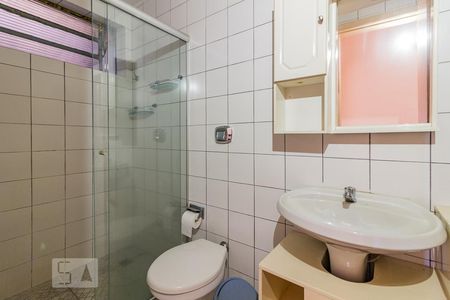 Banheiro de apartamento à venda com 2 quartos, 56m² em Nonoai, Porto Alegre