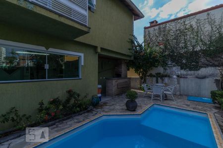 Casa à venda com 220m², 3 quartos e 3 vagasQuintal com Piscina