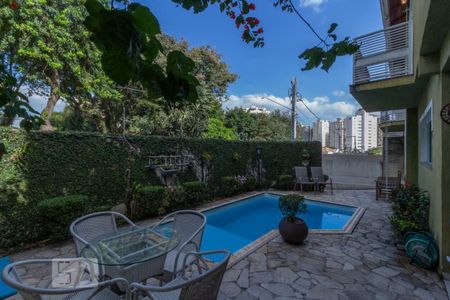 Casa à venda com 220m², 3 quartos e 3 vagasQuintal com Piscina