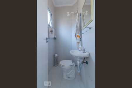 Casa à venda com 220m², 3 quartos e 3 vagasBanheiro de Serviço