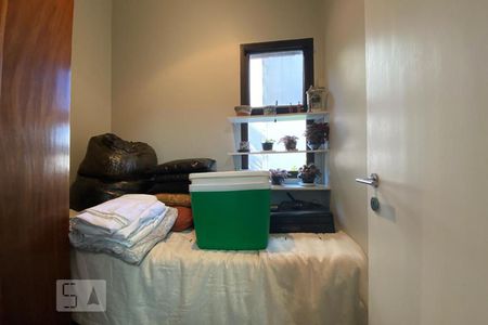 Apartamento à venda com 212m², 3 quartos e 3 vagas Apartamento à venda com 212m², 3 quartos e 3 vagasQuarto de Serviço