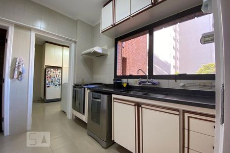 Apartamento à venda com 212m², 3 quartos e 3 vagas Apartamento à venda com 212m², 3 quartos e 3 vagasCozinha