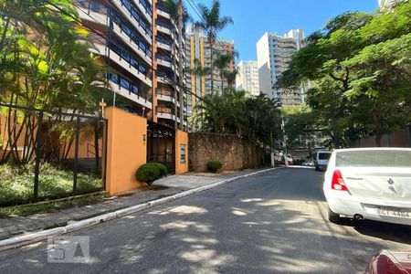 Apartamento à venda com 212m², 3 quartos e 3 vagas Apartamento à venda com 212m², 3 quartos e 3 vagasVista da Rua