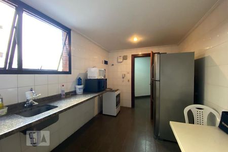 Apartamento à venda com 212m², 3 quartos e 3 vagas Apartamento à venda com 212m², 3 quartos e 3 vagasÁrea comum - Salão de festas