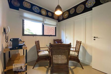 Apartamento à venda com 212m², 3 quartos e 3 vagas Apartamento à venda com 212m², 3 quartos e 3 vagasCopa