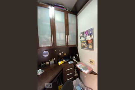 Apartamento à venda com 212m², 3 quartos e 3 vagas Apartamento à venda com 212m², 3 quartos e 3 vagasEscritório