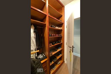 Apartamento à venda com 212m², 3 quartos e 3 vagas Apartamento à venda com 212m², 3 quartos e 3 vagasCloset da suíte 1