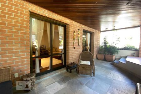 Apartamento à venda com 212m², 3 quartos e 3 vagas Apartamento à venda com 212m², 3 quartos e 3 vagasVaranda