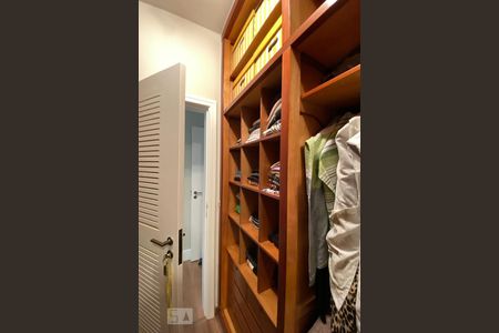 Apartamento à venda com 212m², 3 quartos e 3 vagas Apartamento à venda com 212m², 3 quartos e 3 vagasCloset da suíte 1