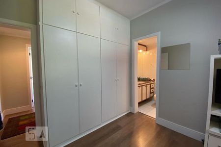 Apartamento à venda com 212m², 3 quartos e 3 vagas Apartamento à venda com 212m², 3 quartos e 3 vagasSuíte 2