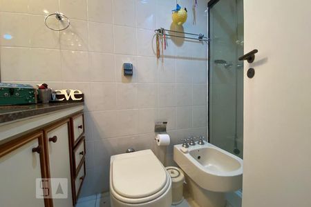 Apartamento à venda com 212m², 3 quartos e 3 vagas Apartamento à venda com 212m², 3 quartos e 3 vagasBanheiro da Suíte 2