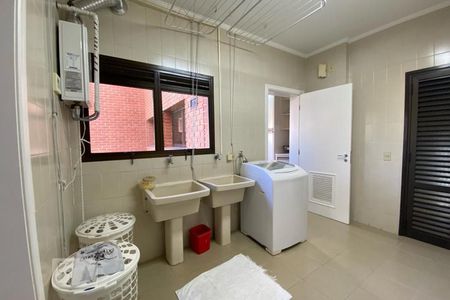 Apartamento à venda com 212m², 3 quartos e 3 vagas Apartamento à venda com 212m², 3 quartos e 3 vagasÁrea de Serviço