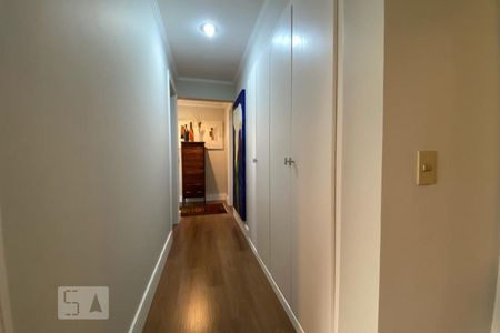 Apartamento à venda com 212m², 3 quartos e 3 vagas Apartamento à venda com 212m², 3 quartos e 3 vagasCorredor