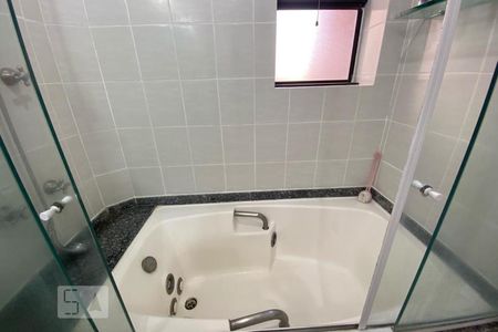 Apartamento à venda com 212m², 3 quartos e 3 vagas Apartamento à venda com 212m², 3 quartos e 3 vagasBanheira