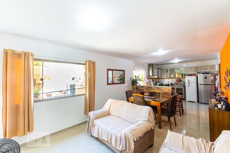 Sala de casa à venda com 6 quartos, 145m² em Santa Rosa, Niterói