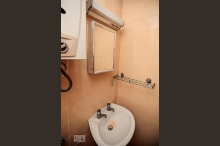 Apartamento à venda com 70m², 2 quartos e 1 vaga Apartamento à venda com 70m², 2 quartos e 1 vagaBanheiro