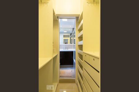 Apartamento para alugar com 80m², 2 quartos e 1 vaga Apartamento para alugar com 80m², 2 quartos e 1 vagaCloset Suite