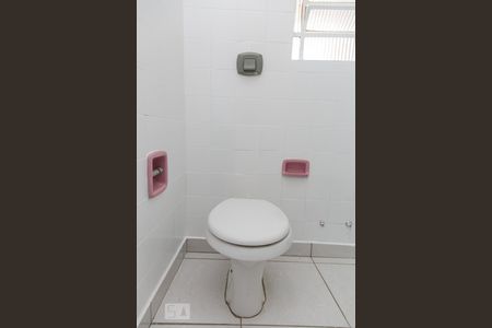 Casa à venda com 70m², 2 quartos e 2 vagas Casa à venda com 70m², 2 quartos e 2 vagasBanheiro