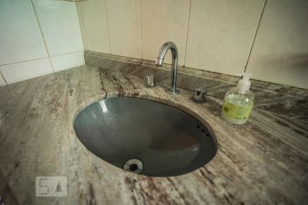 Casa à venda com 227m², 3 quartos e 4 vagasBanheiro - Suite 1 - Torneira