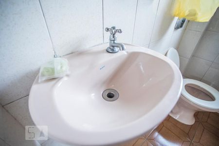 Casa à venda com 227m², 3 quartos e 4 vagasBanheiro de Serviço - Torneira